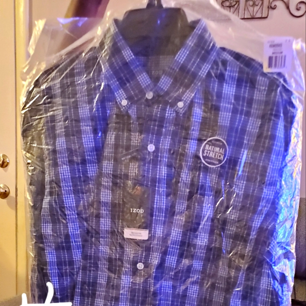 Brand new men's IZOD button down size medium